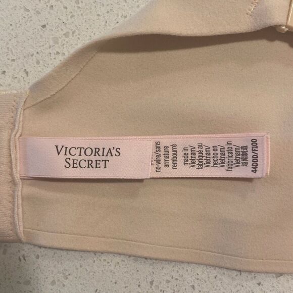 Victoria’s Secret padded no wire bra size 44DDD  - Picture 6 of 7